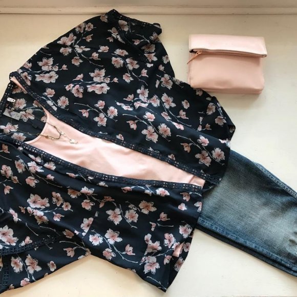 Three Stones Floral Kimono With Pockets - Picture 3 of 7